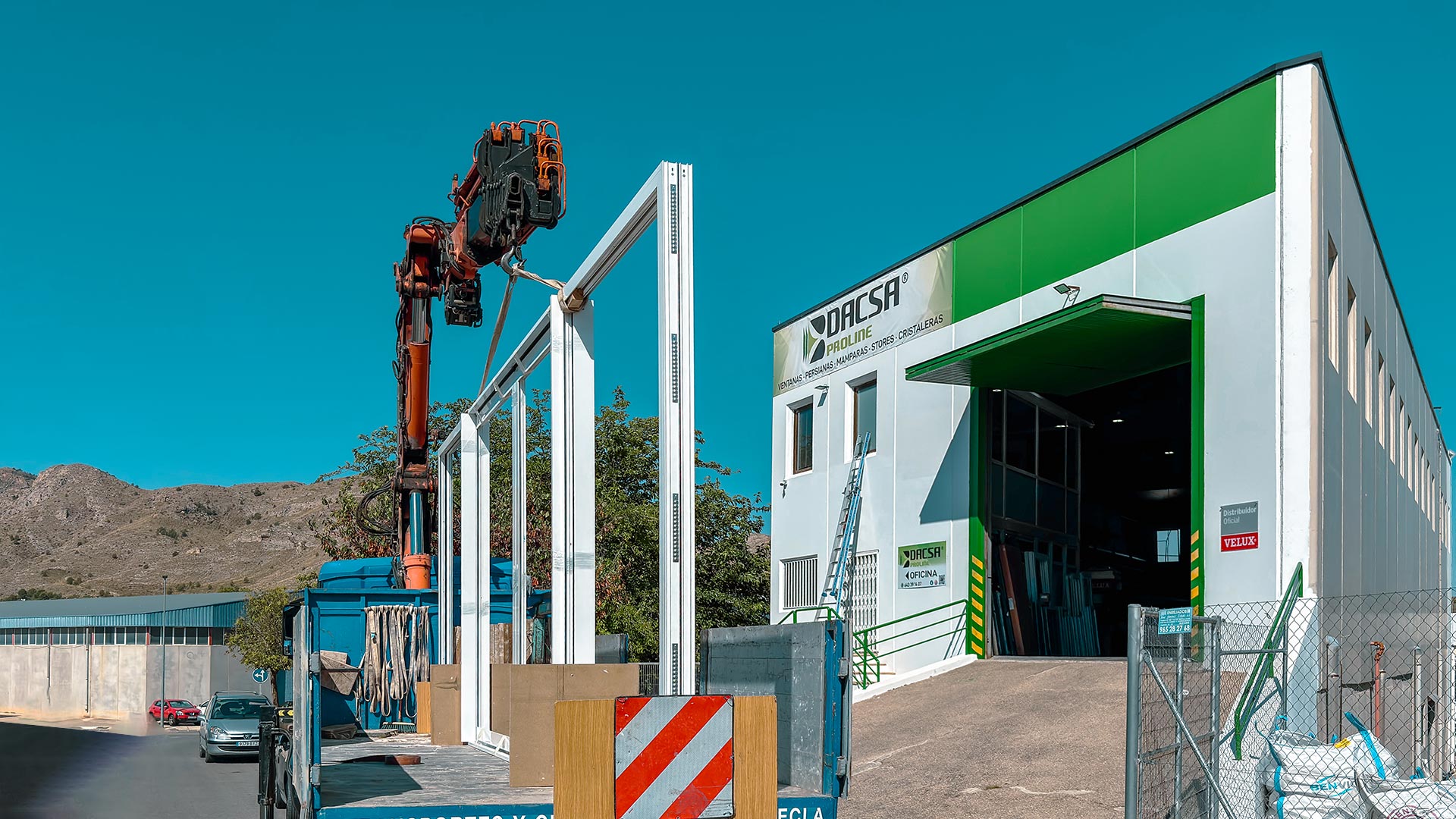 Equipo técnico de Dacsa Proline durante la instalación profesional de ventanas PVC y aluminio, yecla, murcia