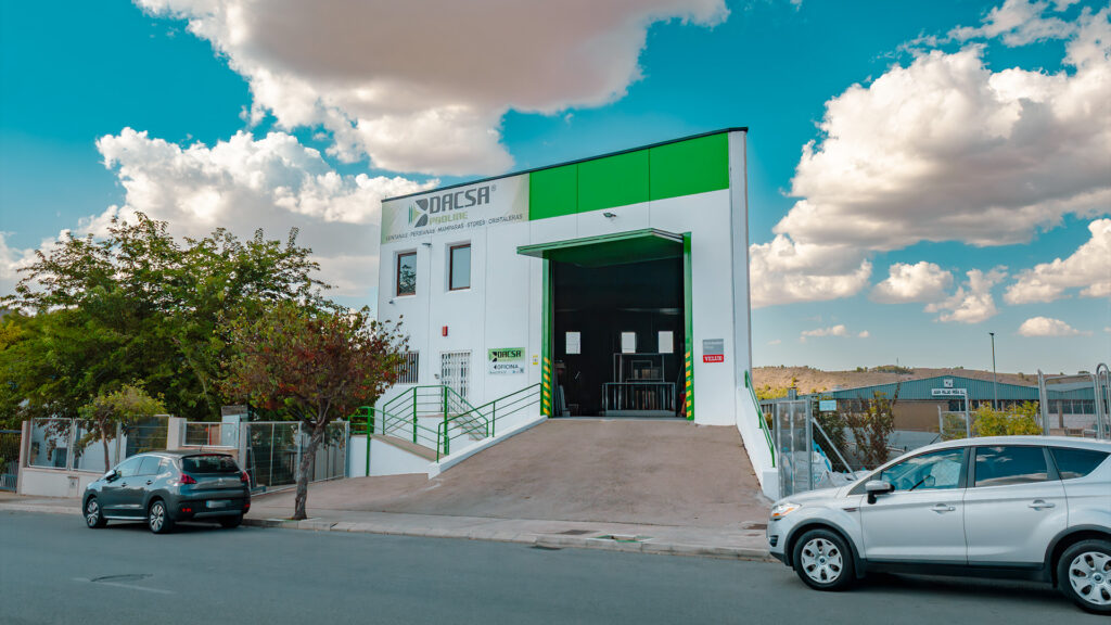 Fabricación, instalación y reparación de ventanas de PVC y aluminio, cerramientos y tejados por Dacsa Proline en Yecla, Murcia — soluciones duraderas y eficientes para tu hogar.